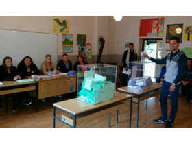 Do podne glasalo 4.562 građana